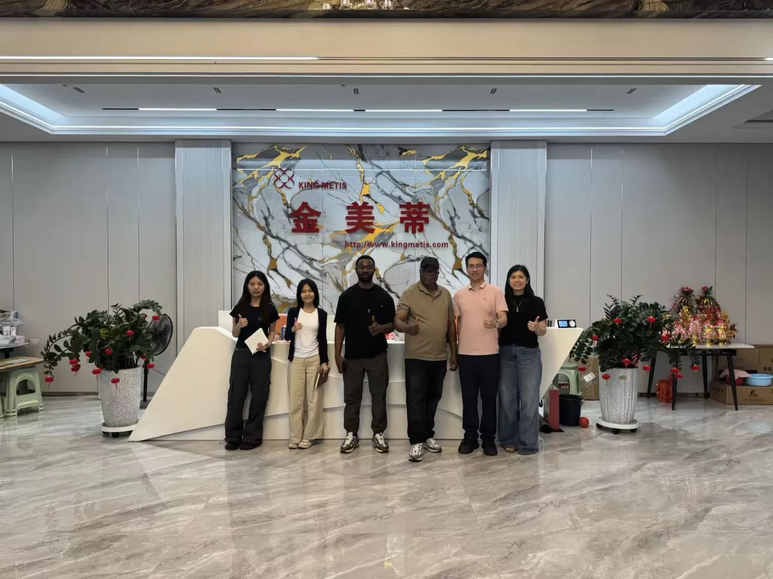 International distributor team visiting King Metis showroom to discuss skincare and body care OEM ODM projects
