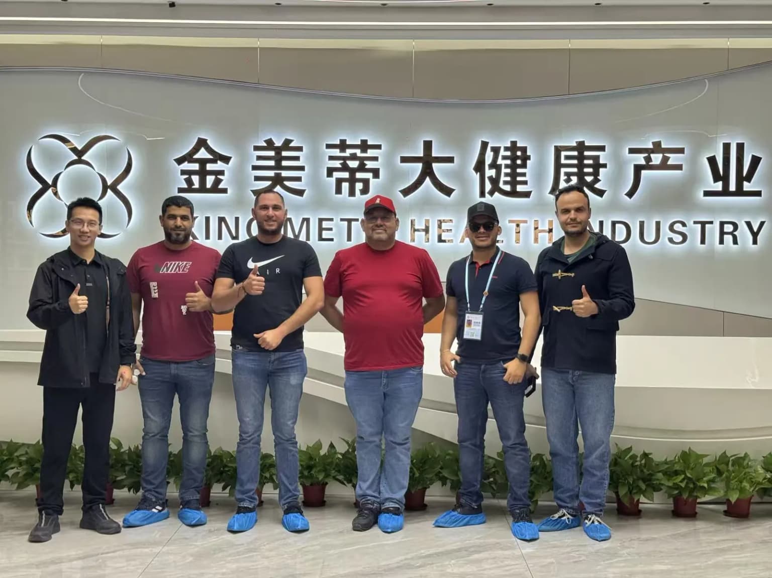 Latin America personal care buyers visiting King Metis showroom for OEM ODM export cooperation